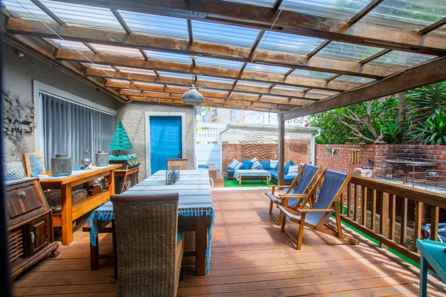 4 Bedroom Property for Sale in Wavecrest Eastern Cape